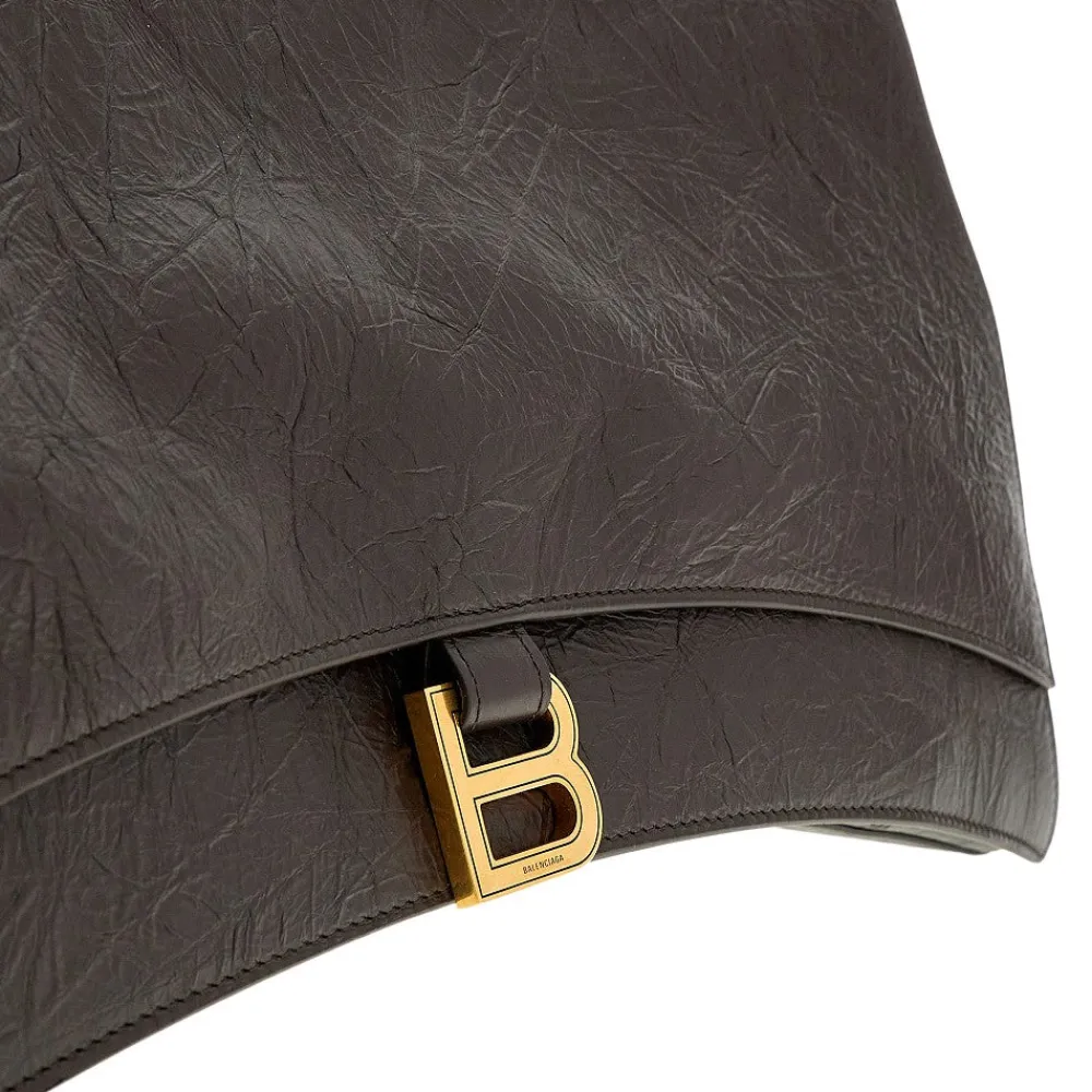 leather_large_crush_bag_w_3.webp Outlet Leather large 'Crush' bag with chain Shoulder Bags