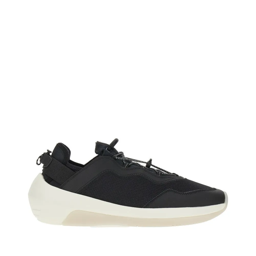 travel_essential_0.webp Online Travel Essential Sneakers